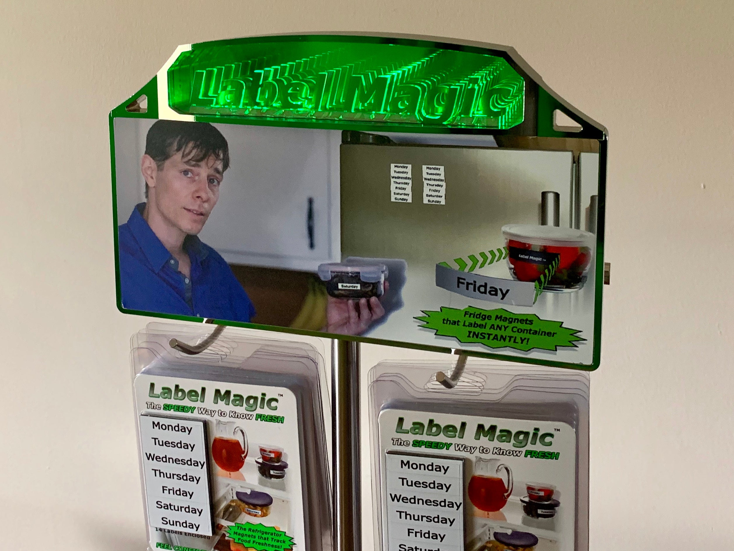 LABEL MAGIC - Refrigerator Magnets that track Food Freshness
